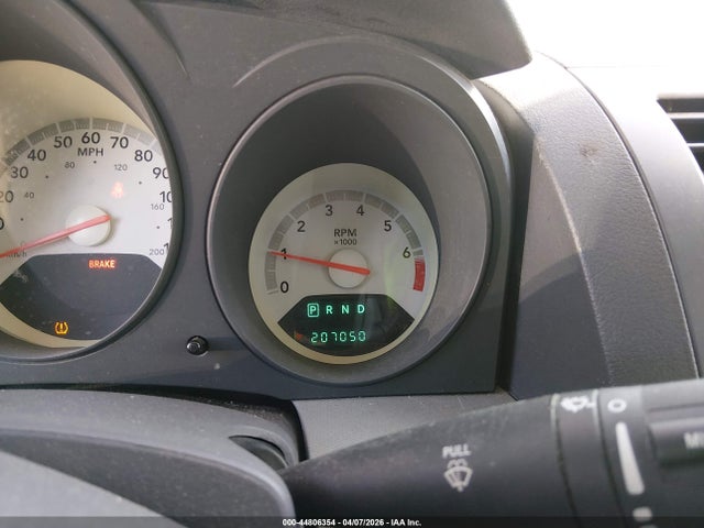 DODGE AVENGER SE - 7