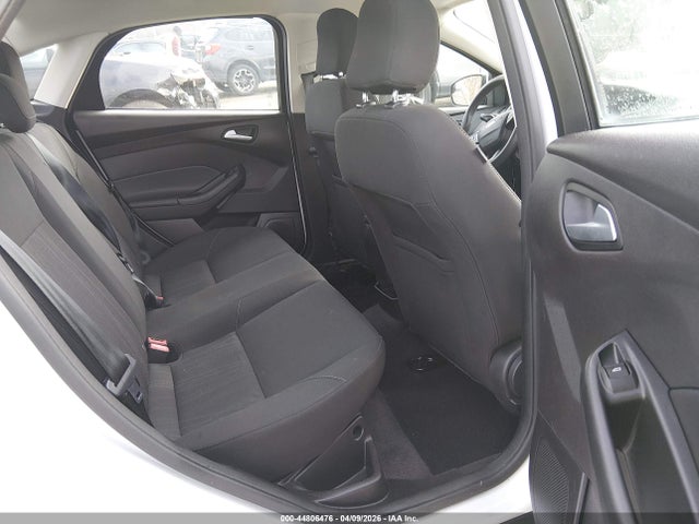 FORD FOCUS SE - 8
