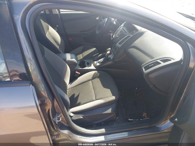 FORD FOCUS SE - 5