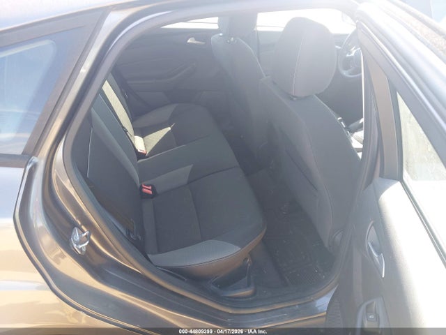 FORD FOCUS SE - 8