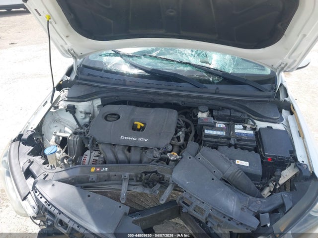 HYUNDAI ELANTRA SE - 10