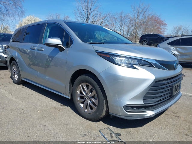 2023 TOYOTA SIENNA LE