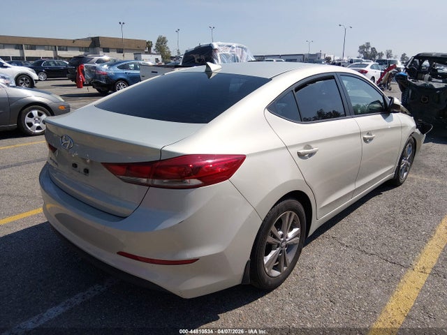 HYUNDAI ELANTRA SE - 4