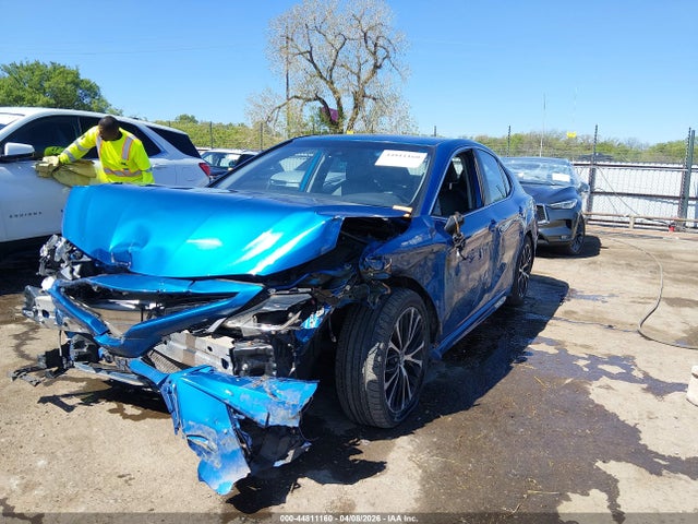2019 TOYOTA CAMRY SE 2