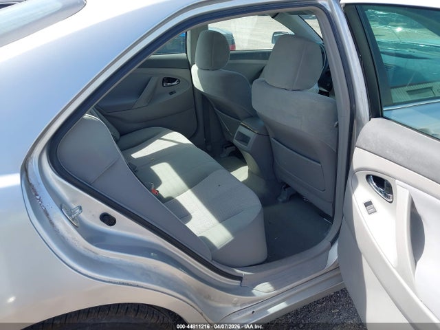 صورة 8 لـ 2011 Toyota CAMRY LE