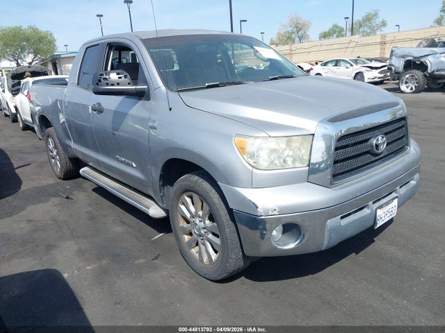 TOYOTA TUNDRA - 1