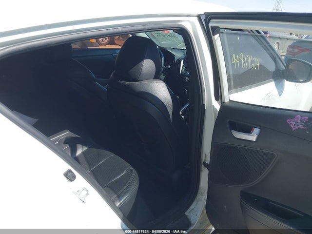 HYUNDAI VELOSTER TURBO - 8