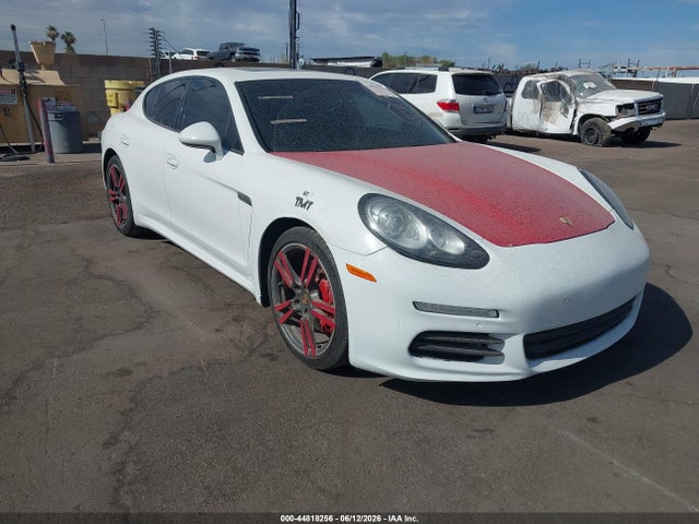 2015 PORSCHE PANAMERA 4
