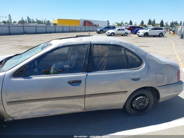 2001 Nissan ALTIMA GXE — миниатюра 15