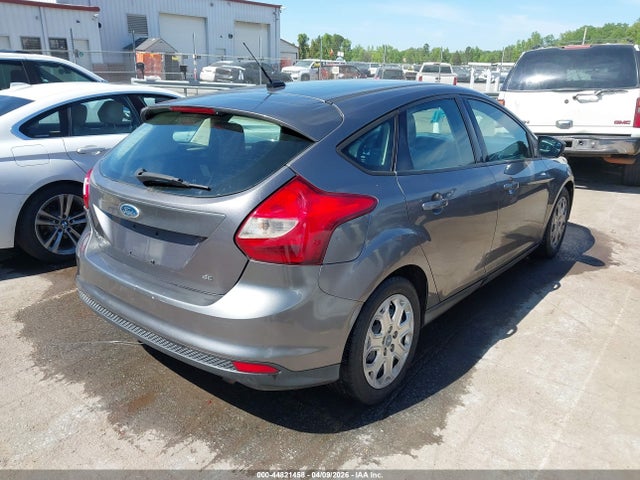 FORD FOCUS SE - 4