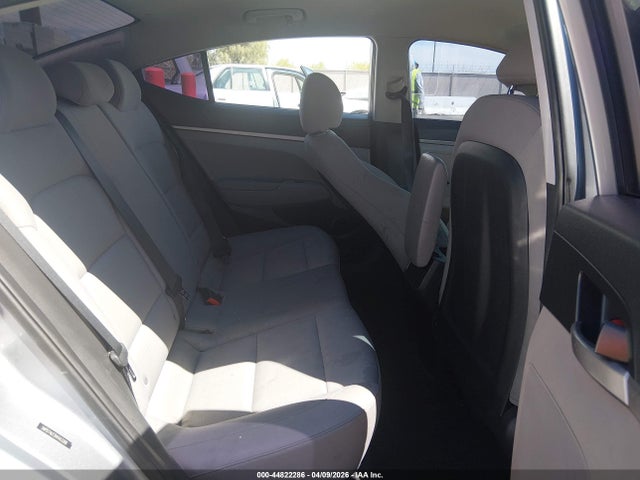 صورة 8 لـ 2017 Hyundai ELANTRA SE