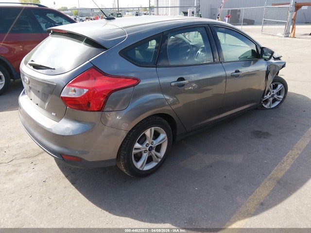 FORD FOCUS SE - 4