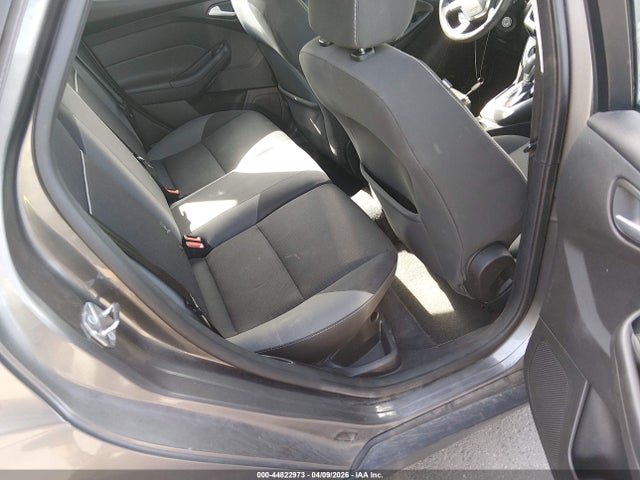 FORD FOCUS SE - 8
