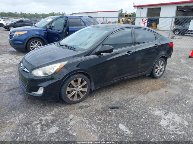 HYUNDAI ACCENT GLS - 2