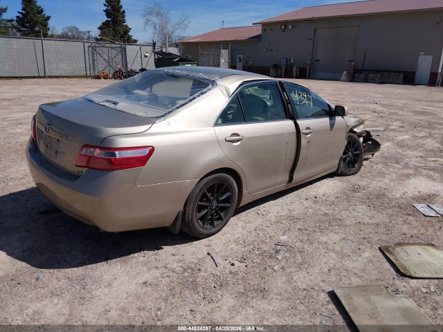 TOYOTA CAMRY - 4