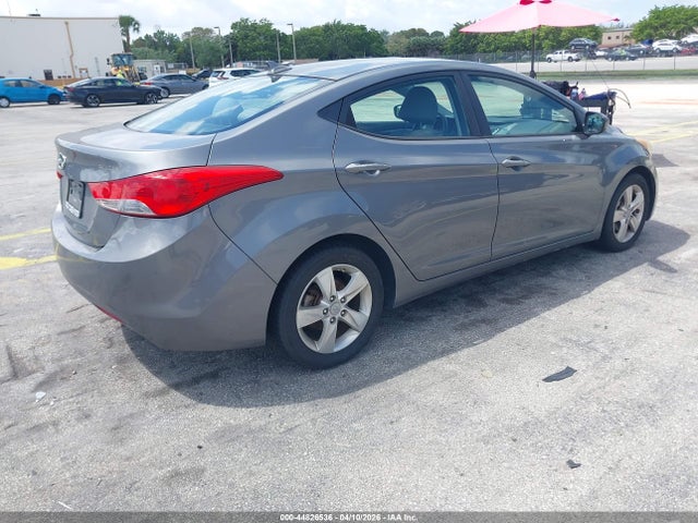 HYUNDAI ELANTRA GLS - 4