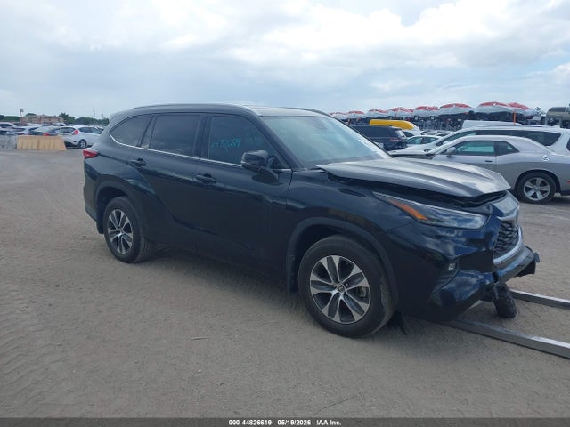 2022 TOYOTA HIGHLANDE XLE