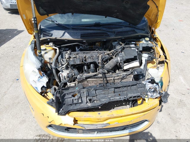 FORD FIESTA SEL - 10