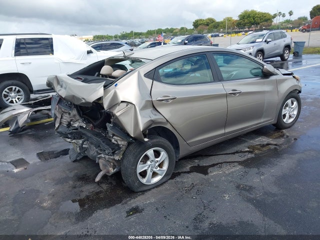 HYUNDAI ELANTRA SE - 4