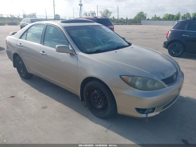 TOYOTA CAMRY - 1