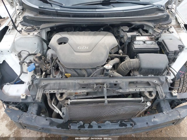 HYUNDAI VELOSTER BASE W/BLACK - 10