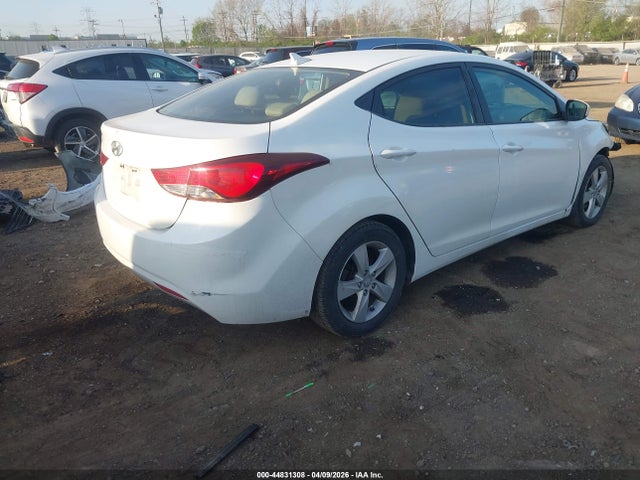 HYUNDAI ELANTRA GLS - 4