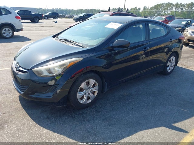 HYUNDAI ELANTRA SE - 2