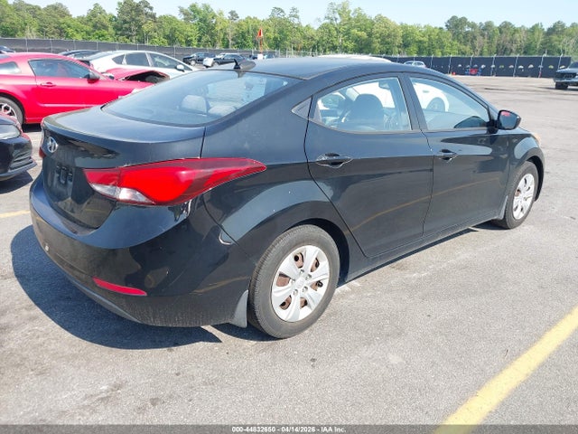 HYUNDAI ELANTRA SE - 4