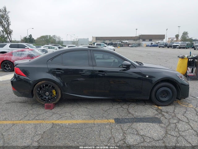 2019 Lexus IS 300 — миниатюра 13