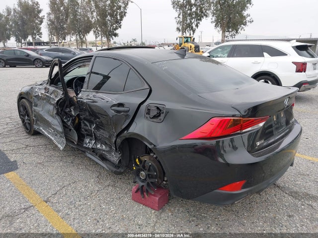 صورة 3 لـ 2019 Lexus IS 300