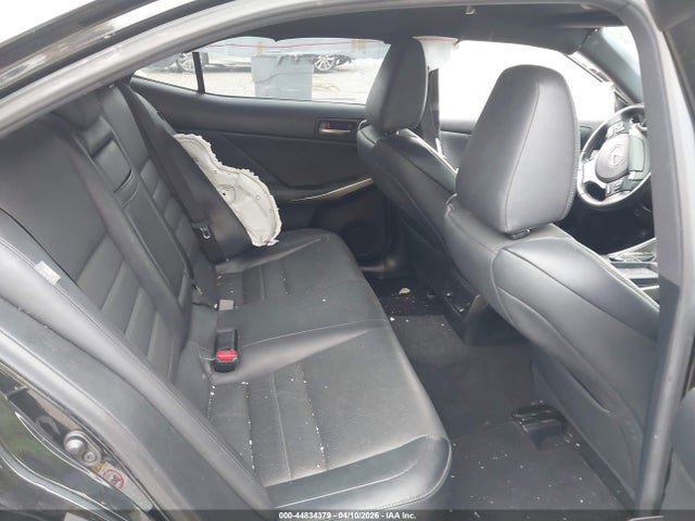صورة 8 لـ 2019 Lexus IS 300