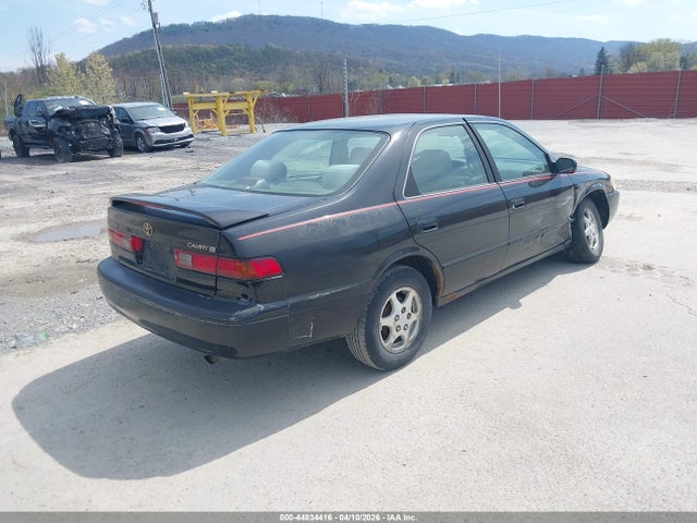 TOYOTA CAMRY - 4