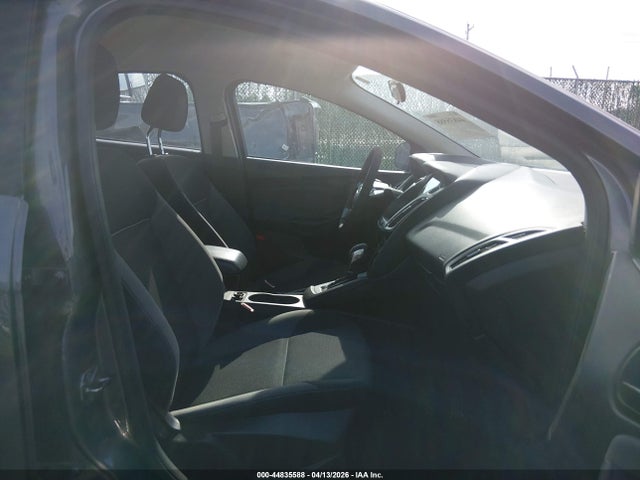 FORD FOCUS SE - 5