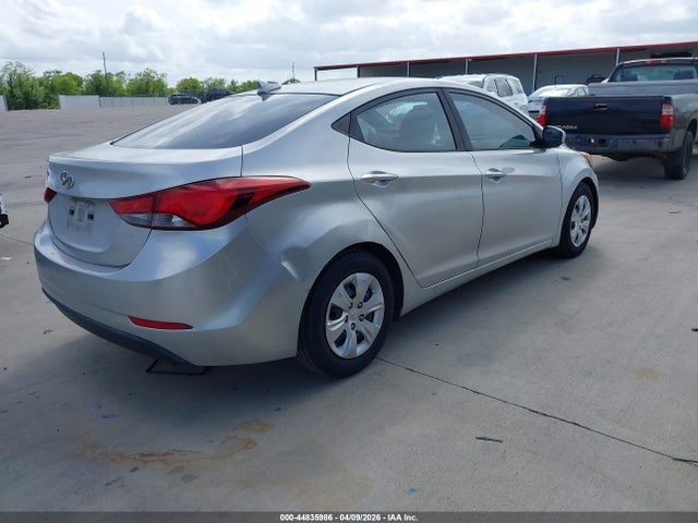 HYUNDAI ELANTRA SE - 4