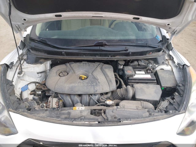 HYUNDAI ELANTRA - 10