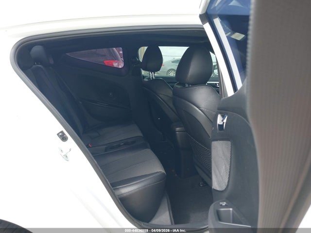 HYUNDAI VELOSTER - 8