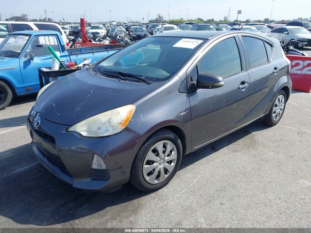 TOYOTA PRIUS C - 2