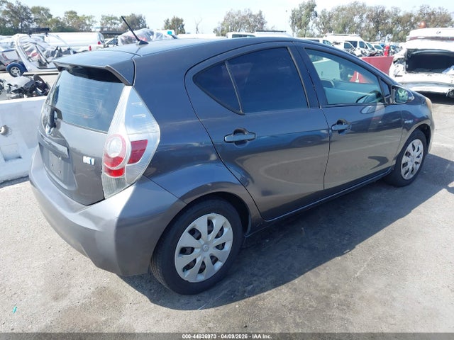 TOYOTA PRIUS C - 4