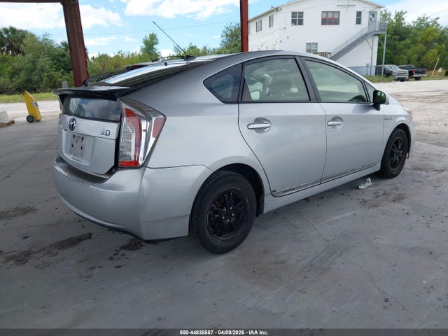 TOYOTA PRIUS - 4