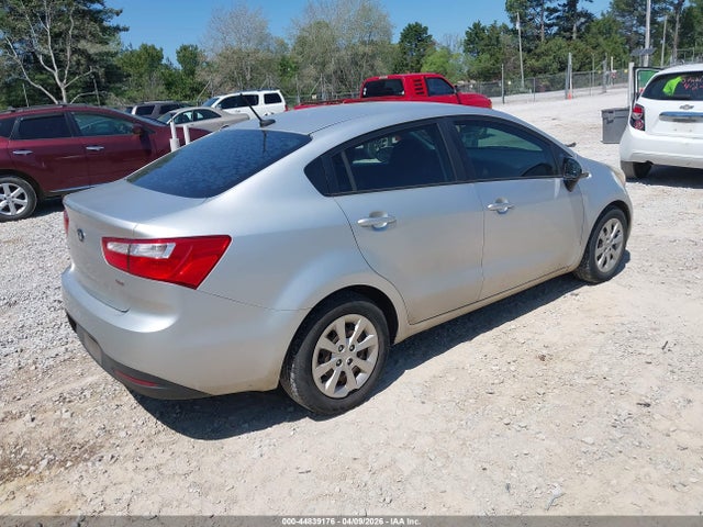 KIA RIO LX - 4