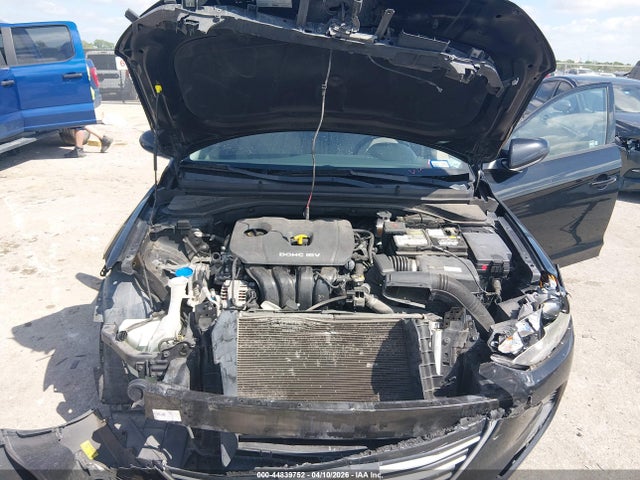 HYUNDAI ELANTRA - 10