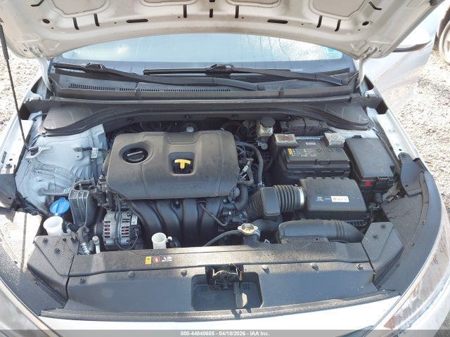 HYUNDAI ELANTRA SE - 10