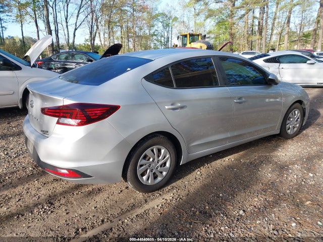 HYUNDAI ELANTRA SE - 4