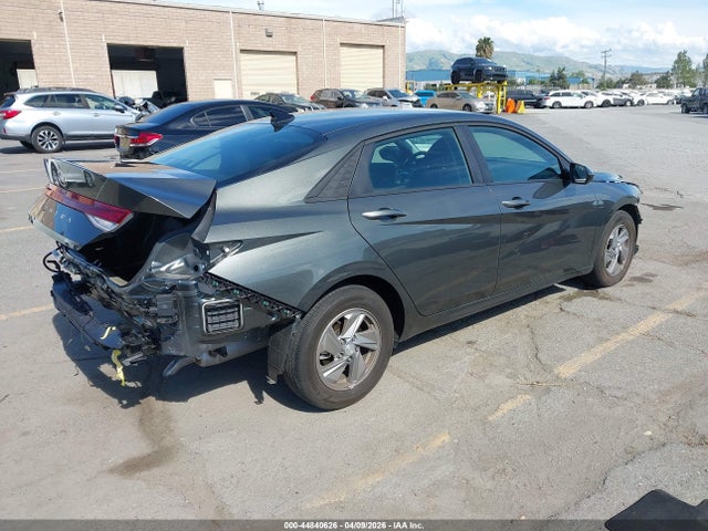 HYUNDAI ELANTRA SE - 4