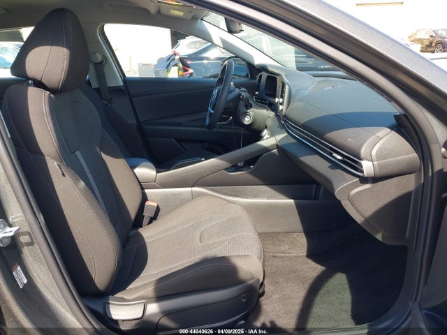 HYUNDAI ELANTRA SE - 5