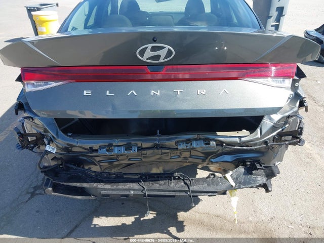 HYUNDAI ELANTRA SE - 6