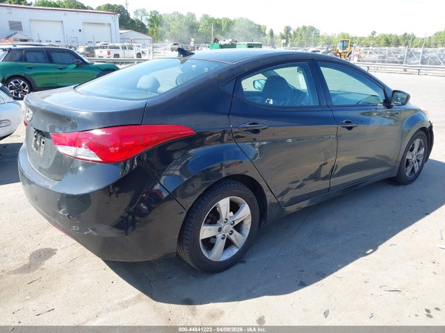 HYUNDAI ELANTRA GLS - 4