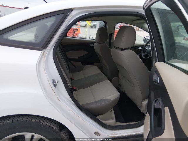 FORD FOCUS SE - 8