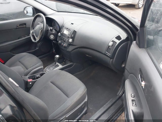 HYUNDAI ELANTRA TOURING - 5