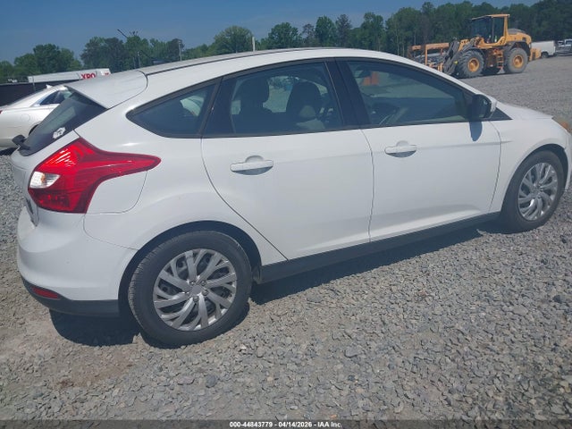 FORD FOCUS SE - 4